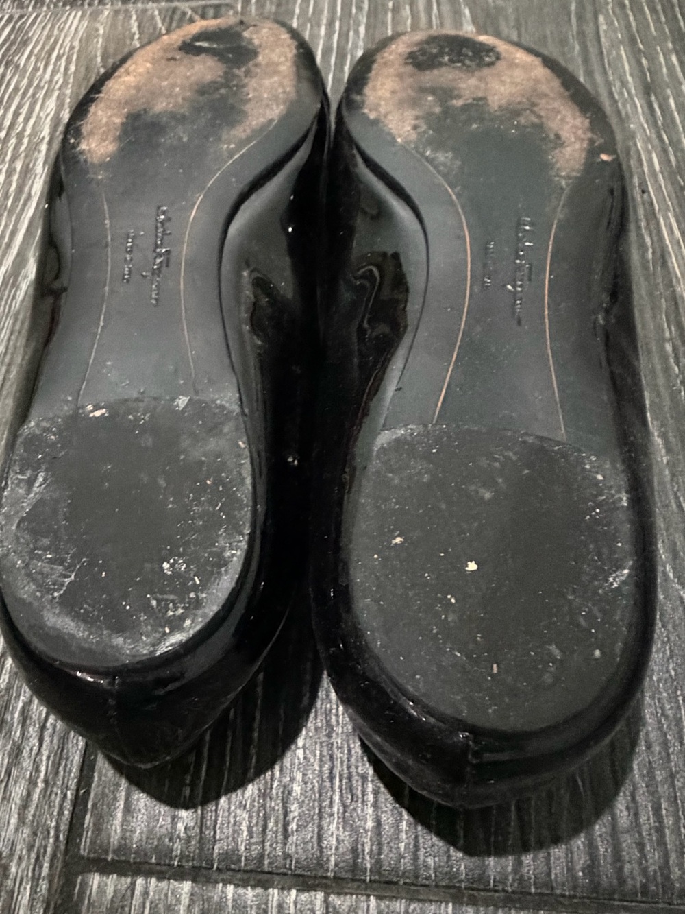 Salvatore Ferragamo Black Patent Vara Bow Flats - Picture 2 of 6